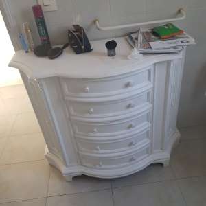 Where can I buy second-hand furniture in Menorca, ideally in or near Mahon?